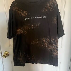 Curves N Combatboots Women's Short Sleeve Tee - Black and Brown